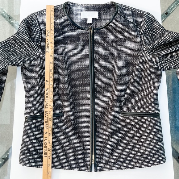 Hugo Boss Classic Leather Trimmed Tweed Collarless Jacket 12 - Picture 4 of 10